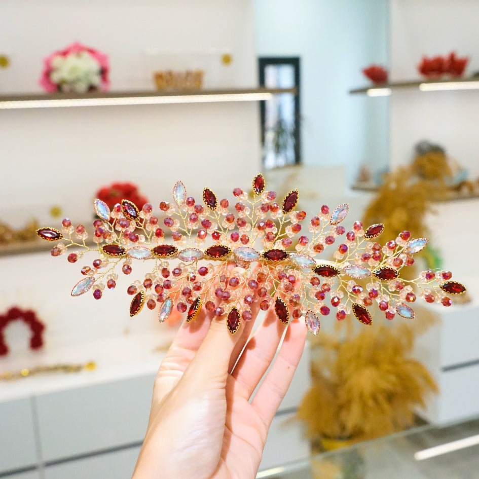 Broche rouge de cheveux pour mariage