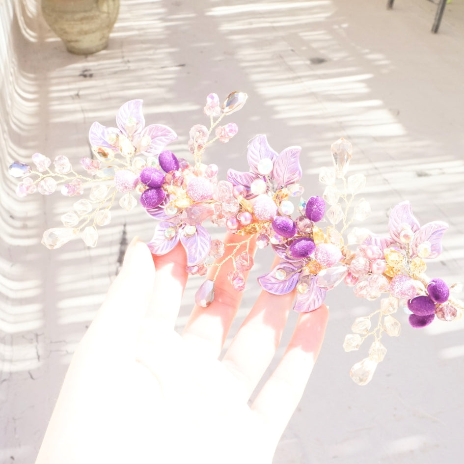 Broche de mariage couleur violet modelé fleur