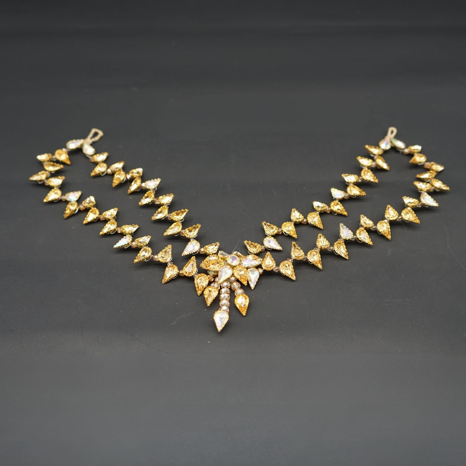 Broche dorée de cheveux pour mariage modelé fleur