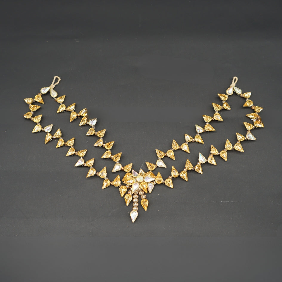 Broche dorée de cheveux pour mariage modelé fleur