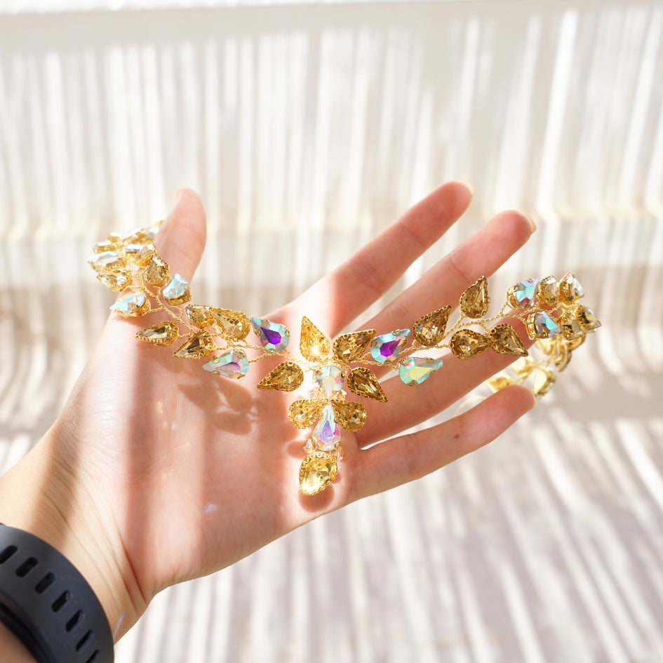 Broche dorée pour mariage modelé fleur