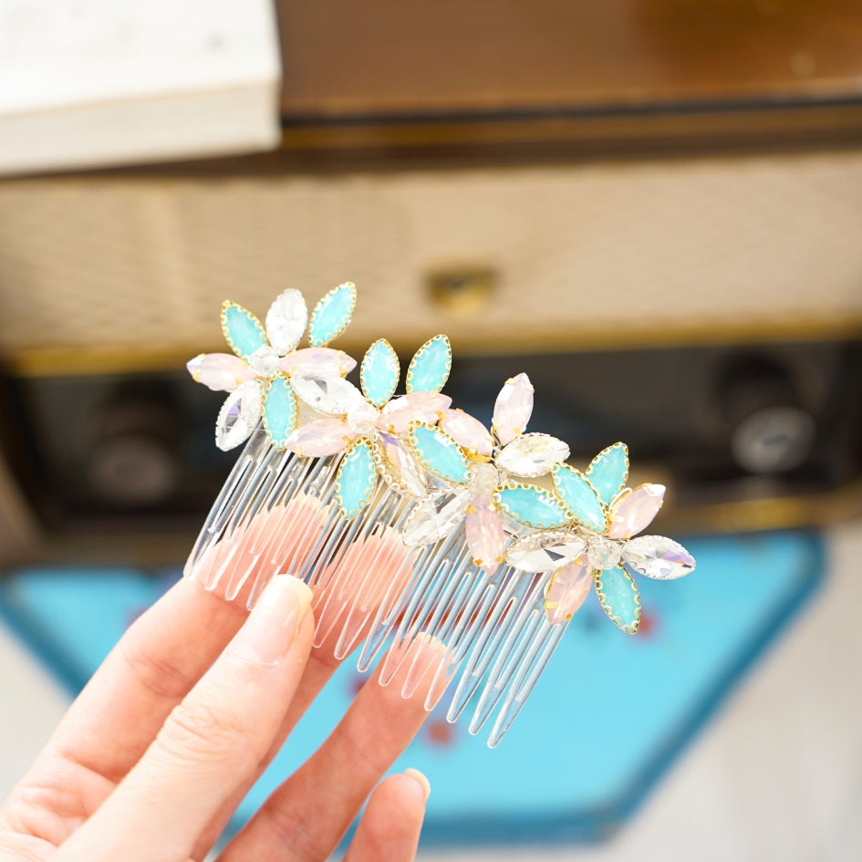 Broche rose et bleu modèle Peigne en cristal