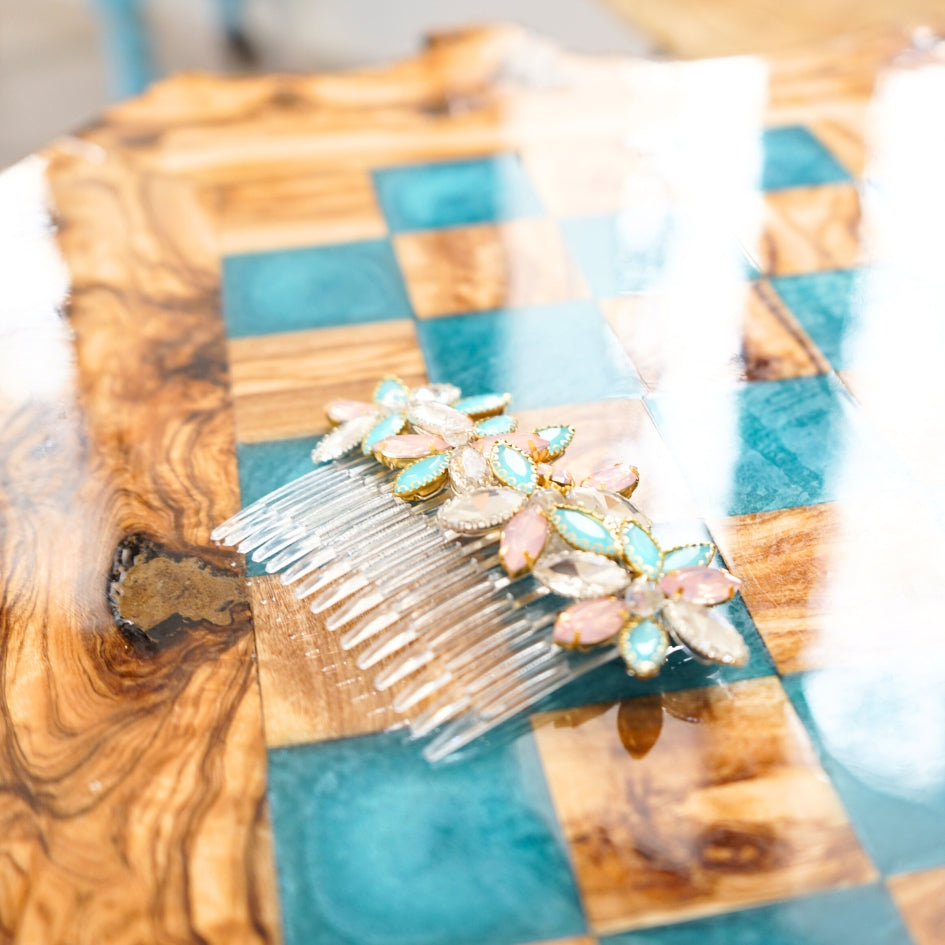 Broche rose et bleu modèle Peigne en cristal