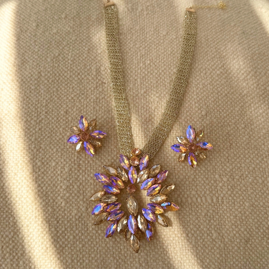 Collier doré violet cristaux floral luxe
