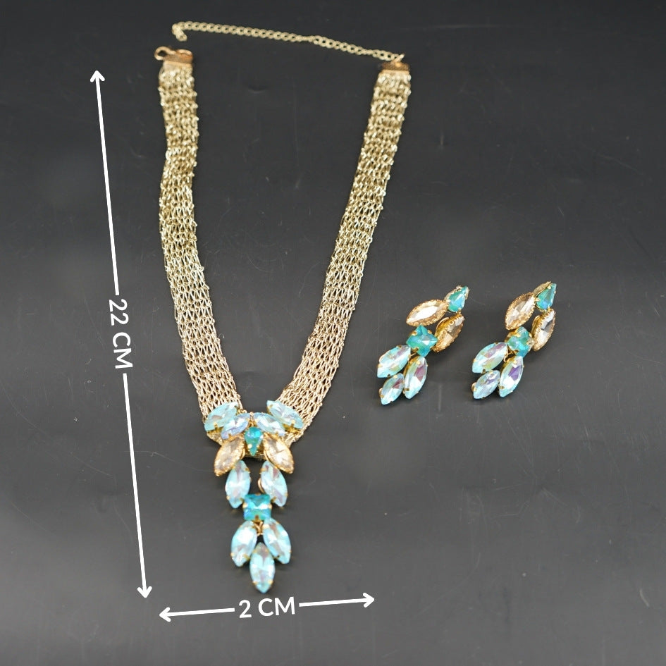 Collier bleu doré cristaux élégant