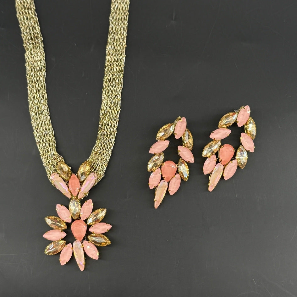 Collier rose doré cristaux floral