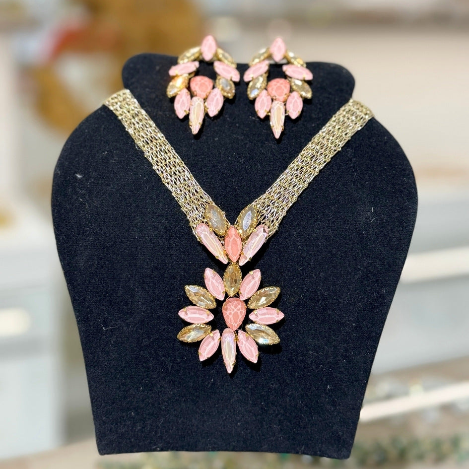 Collier rose doré cristaux floral