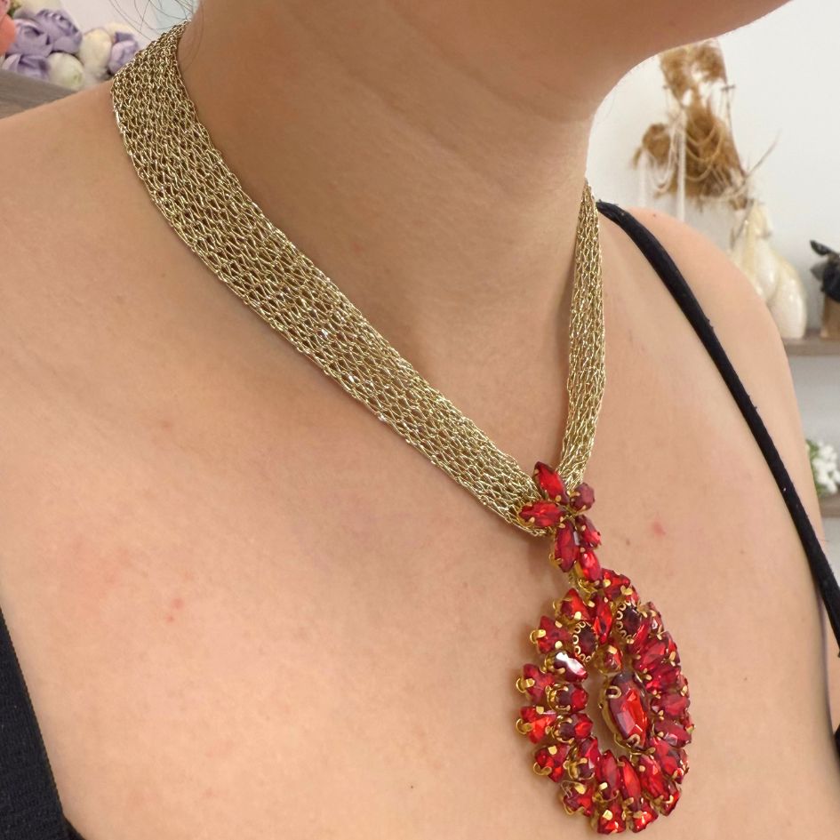 Collier doré rouge cristal floral élégant