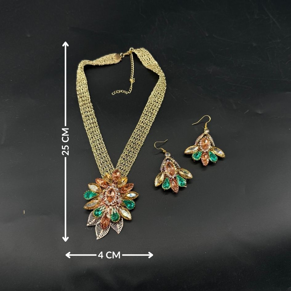 Collier doré floral vert et champagne