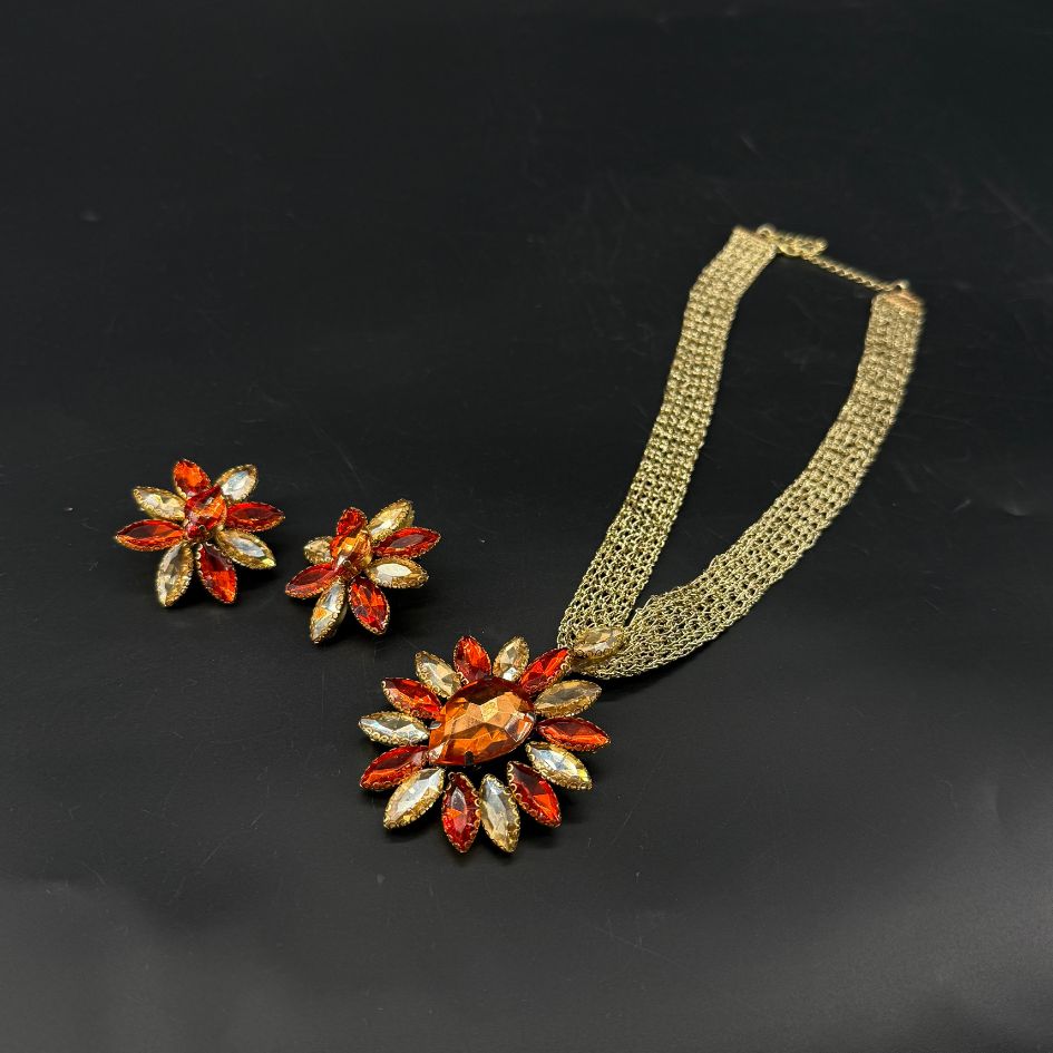 Parure collier et boucles d’oreilles dorée avec cristaux orange