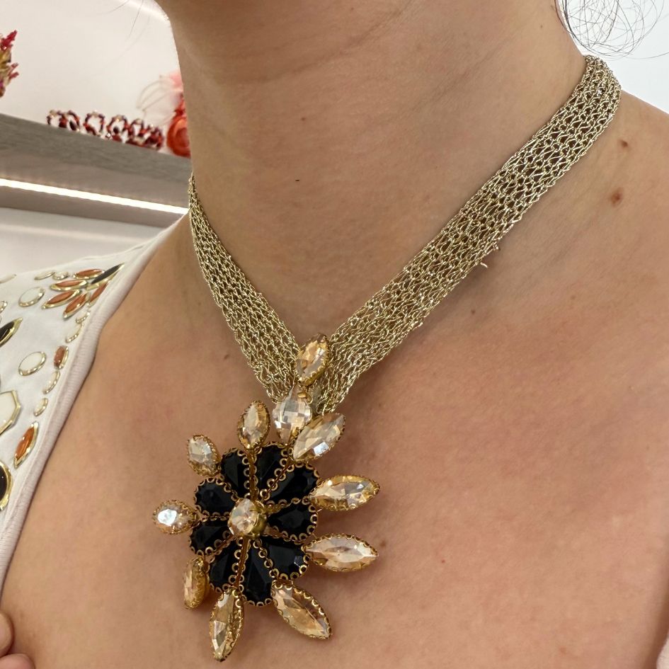 Parure collier et boucles d’oreilles dorée noire avec cristaux champagne
