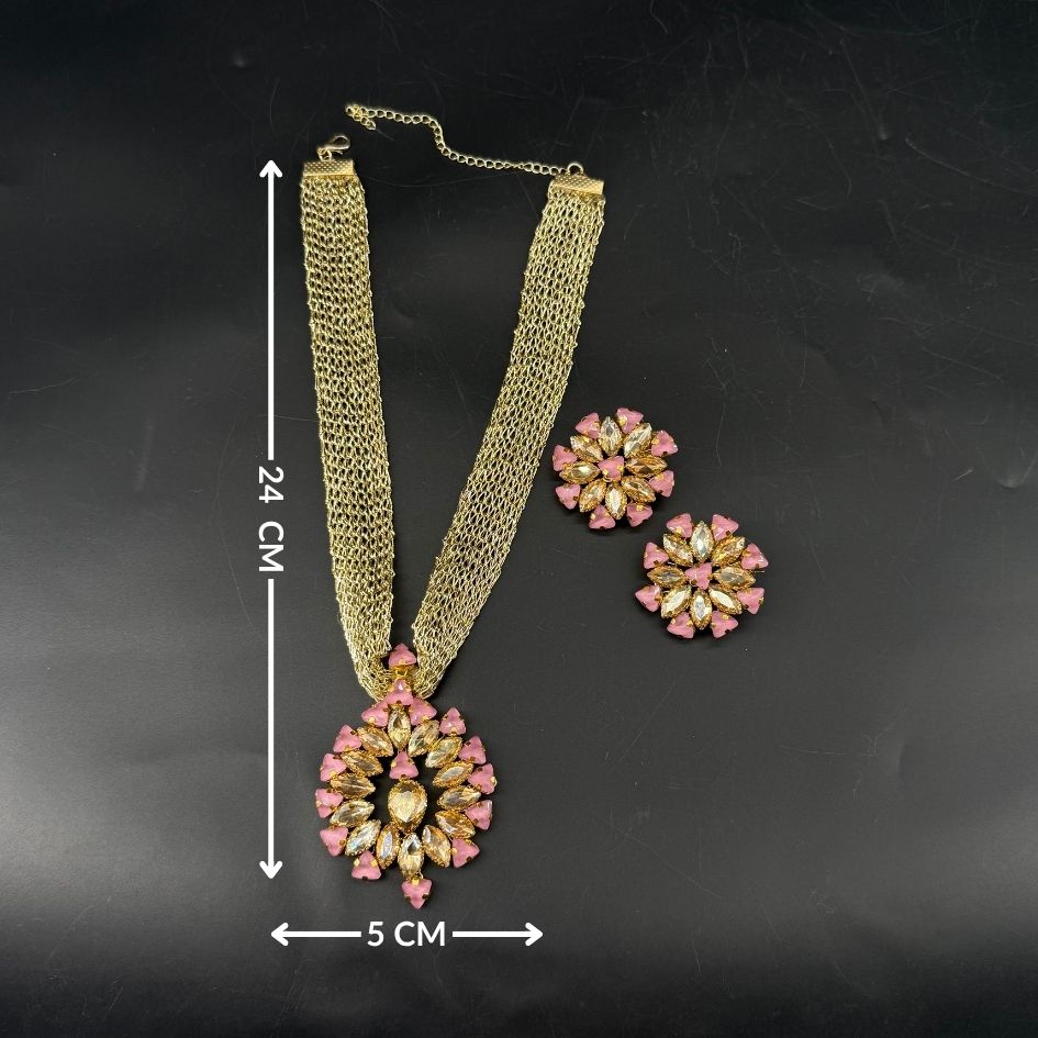 Parure collier et boucles d’oreilles dorée avec cristaux rose poudré