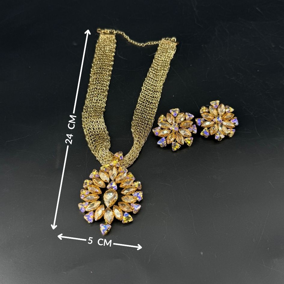 Parure collier et boucles d’oreilles dorée avec cristaux irisés violets