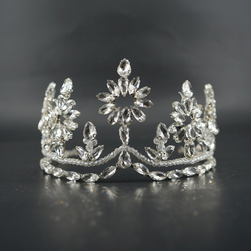 Couronne argentée fleurs cristaux luxe