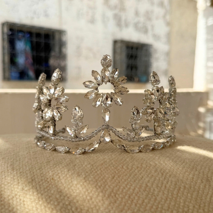 Couronne argentée fleurs cristaux luxe