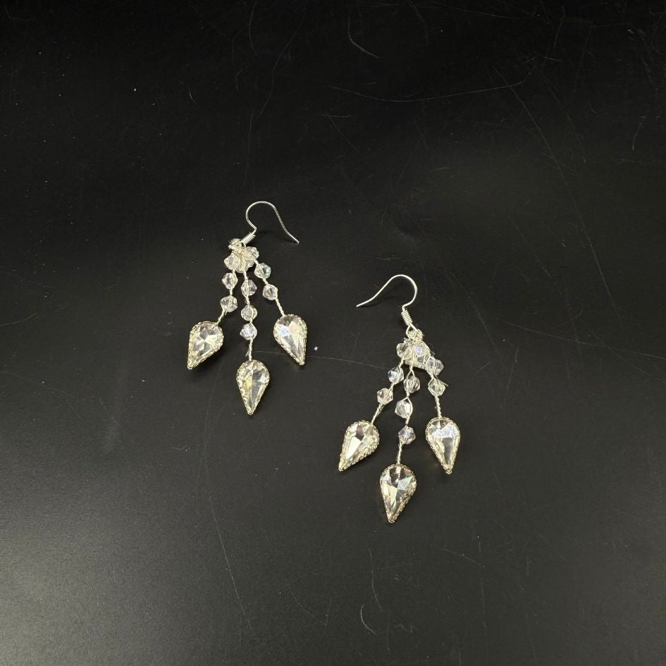Parure couronne et boucles d’oreilles argentées avec cristaux
