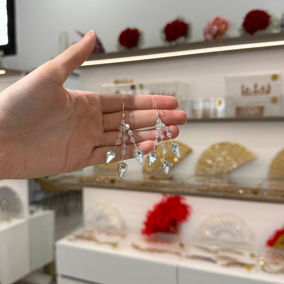 Parure couronne et boucles d’oreilles argentées avec cristaux