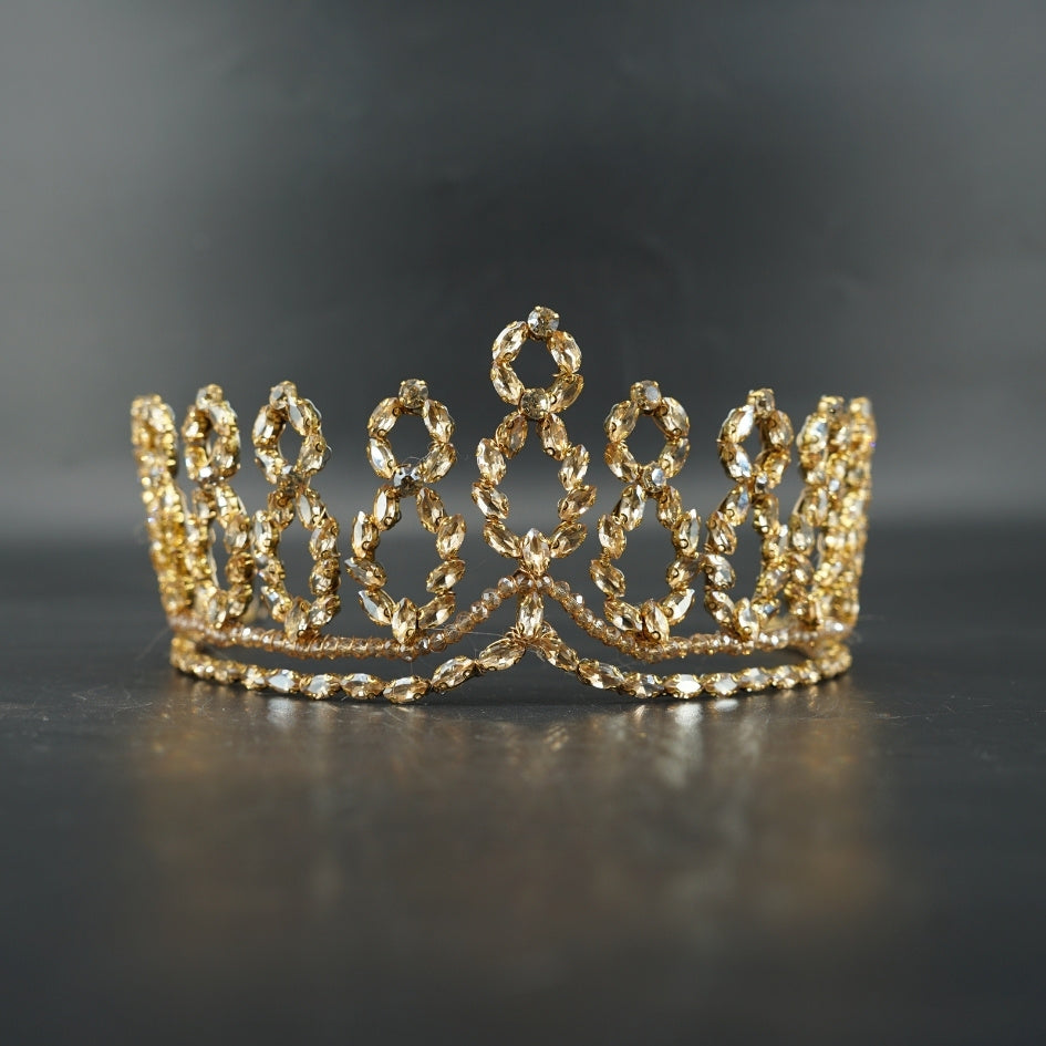 Couronne de mariage dorée à motifs ovales