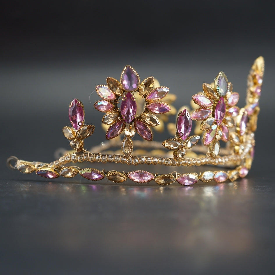 Couronne rose et mauve fleurs cristaux luxe