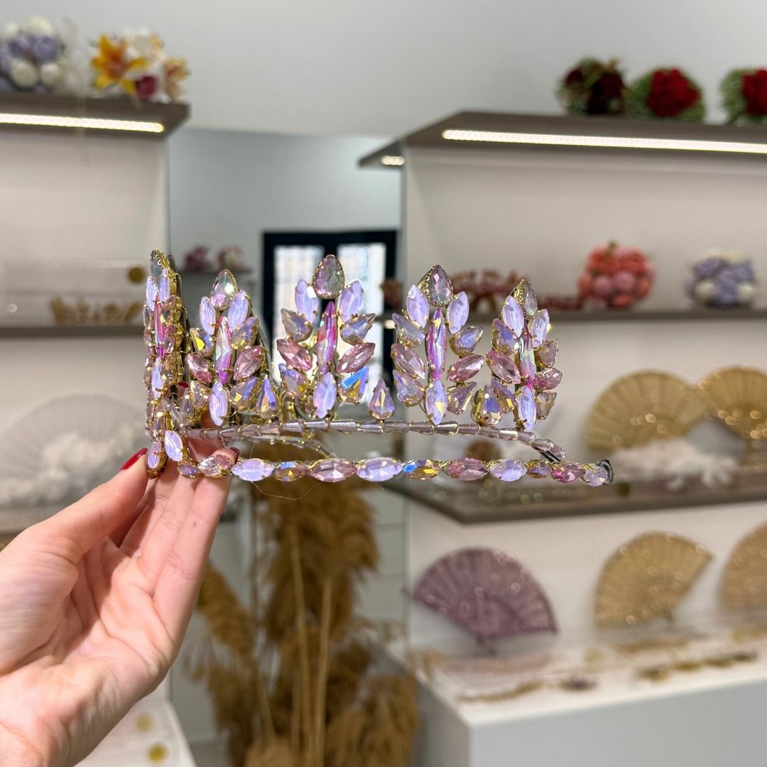 Couronne princesse dorée avec cristaux roses irisés