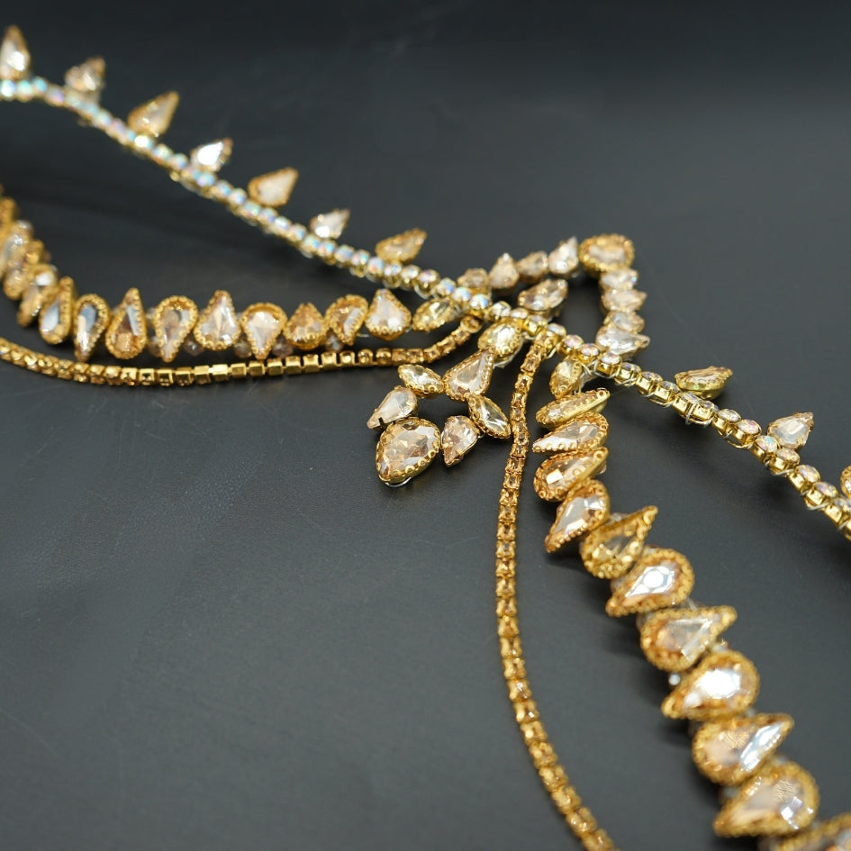 Chaîne frontale chic avec cristaux brillants - Broche doré pour mariage