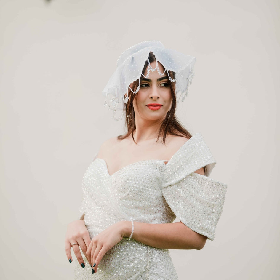 Chapeau de cérémonie blanc à fleurs perlées blanc