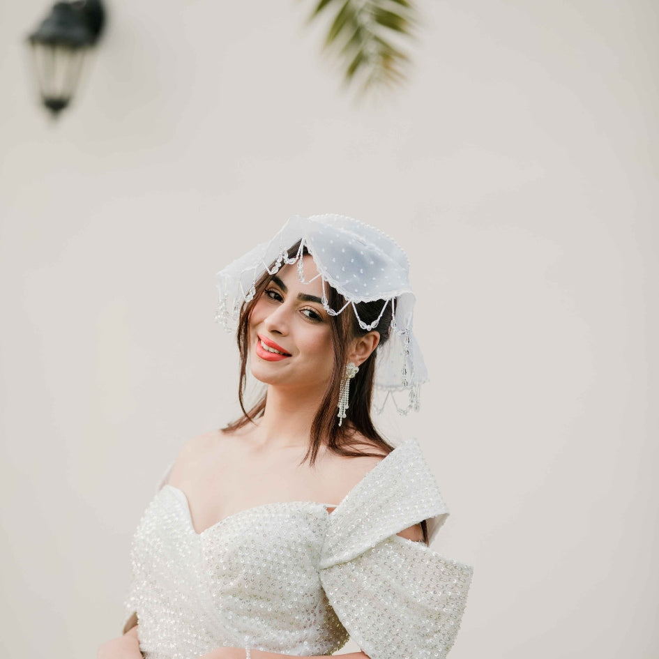 Chapeau de cérémonie blanc à fleurs perlées blanc