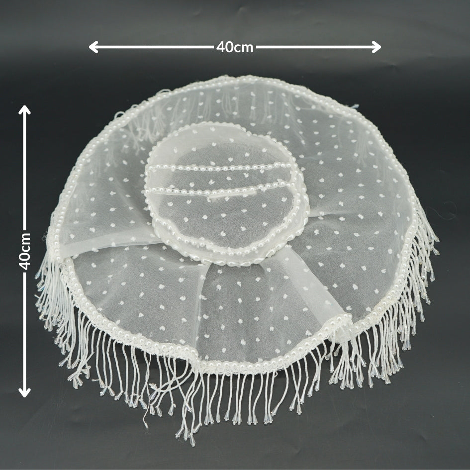 Chapeau de fête en dentelle et perles élégantes