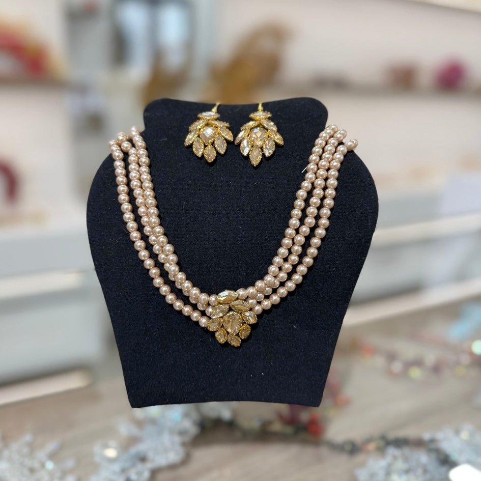 Collier de mariage en perles et strass dorés – Accessoire glamour