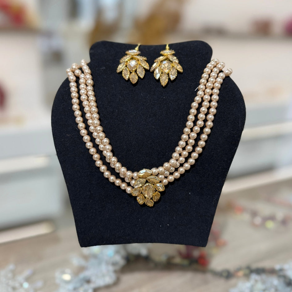Collier de mariage en perles et strass dorés – Accessoire glamour