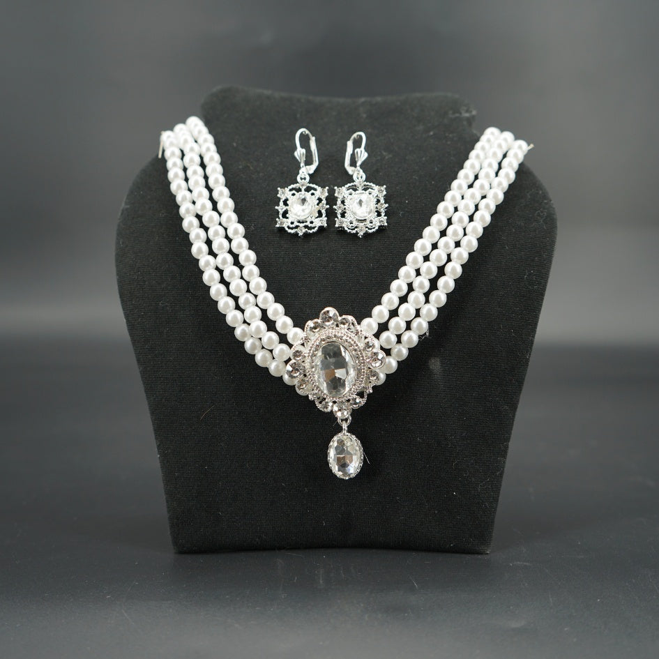 Collier avec boucle d'oreille blanc royal - Accessoire de luxe