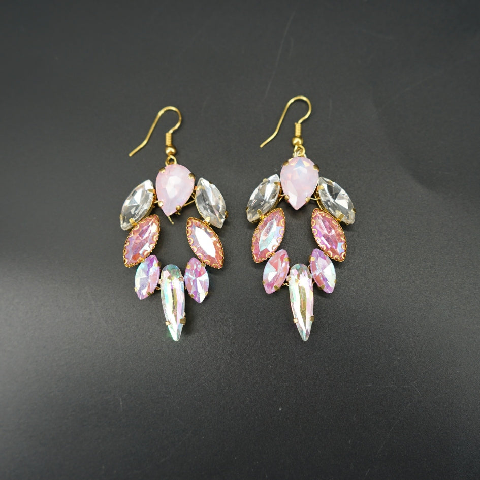 Collier avec les boucle d'oreille rose chic en perles et strass – Accessoire de luxe