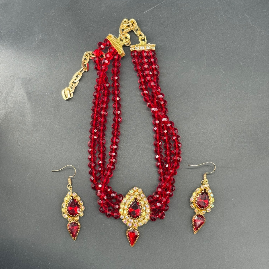 Collier de mariage en perles et strass dorés Accessoire glamour rouge