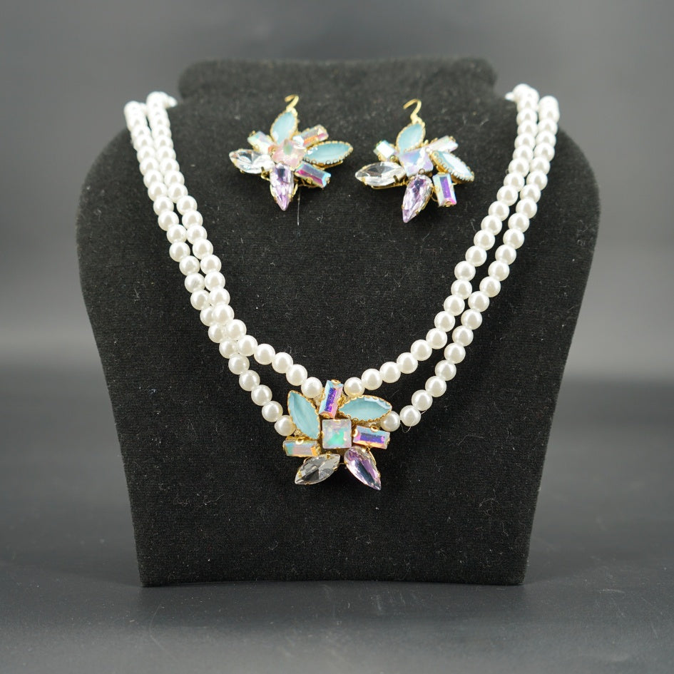 Collier avec boucle d'oreille en perles et pendentif en cristaux bleus – Look élégant