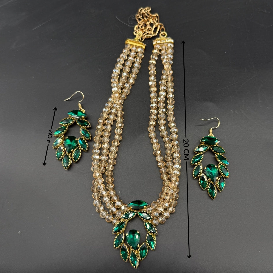 Collier et boucles d’oreilles en perles et cristaux scintillants doré et verte