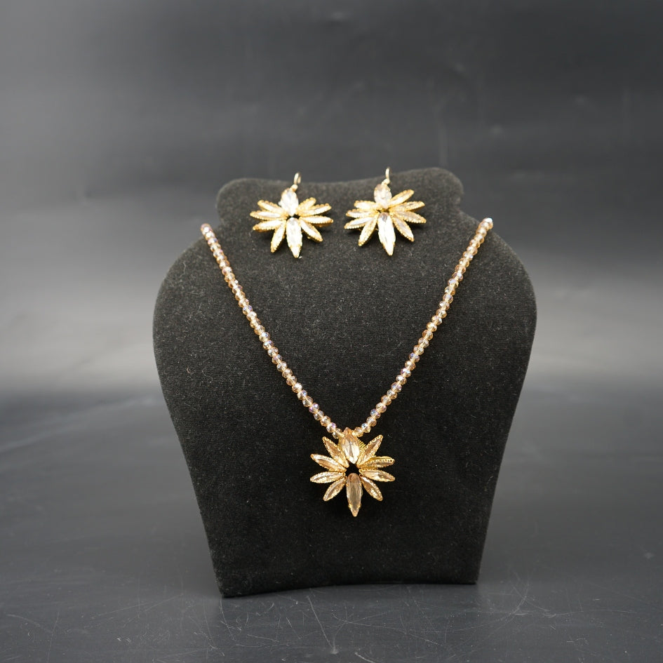 Collier et boucles d’oreilles étoile dorée pour cérémonie ou soirée