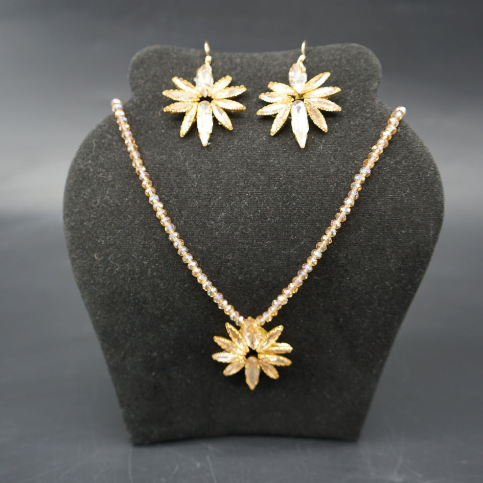 Collier et boucles d’oreilles étoile dorée pour cérémonie ou soirée
