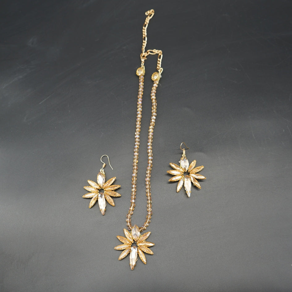 Collier et boucles d’oreilles étoile dorée pour cérémonie ou soirée