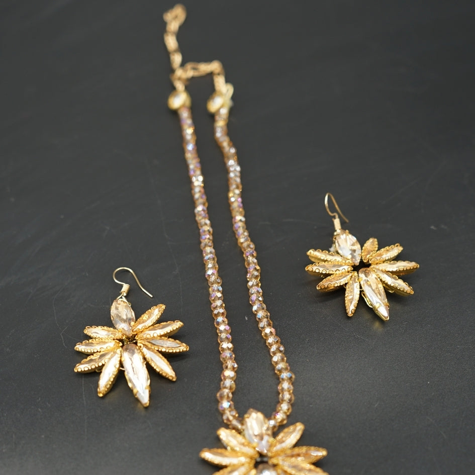 Collier et boucles d’oreilles étoile dorée pour cérémonie ou soirée