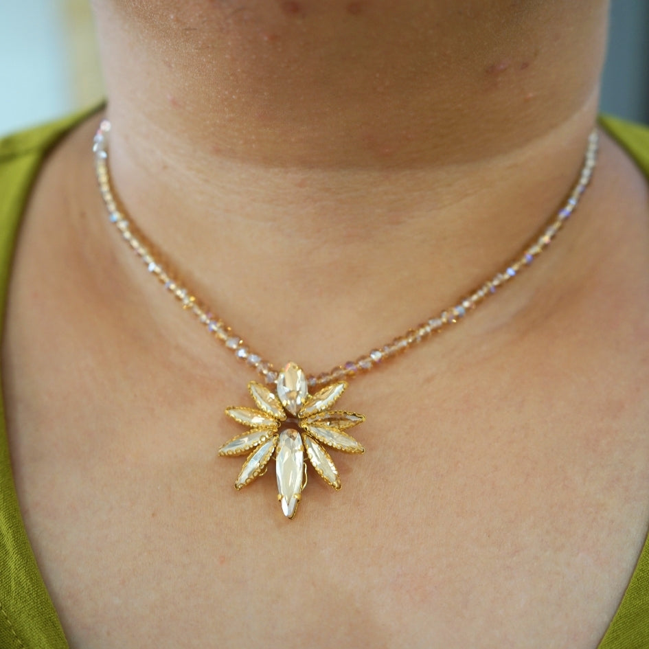 Collier et boucles d’oreilles étoile dorée pour cérémonie ou soirée