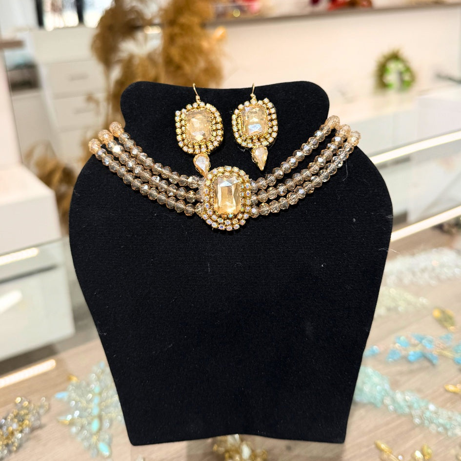 Collier mariage doré perlé style baroque