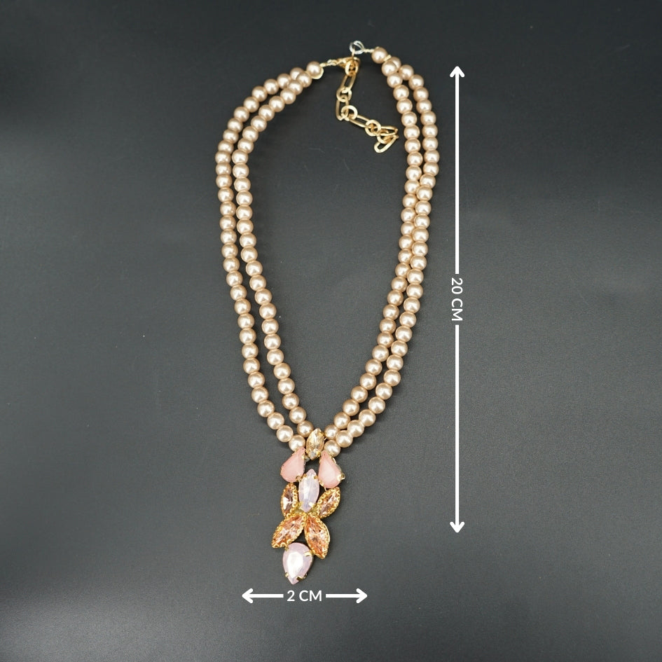 Collier perlé avec pendentif strass – Bijou chic et sophistiqué
