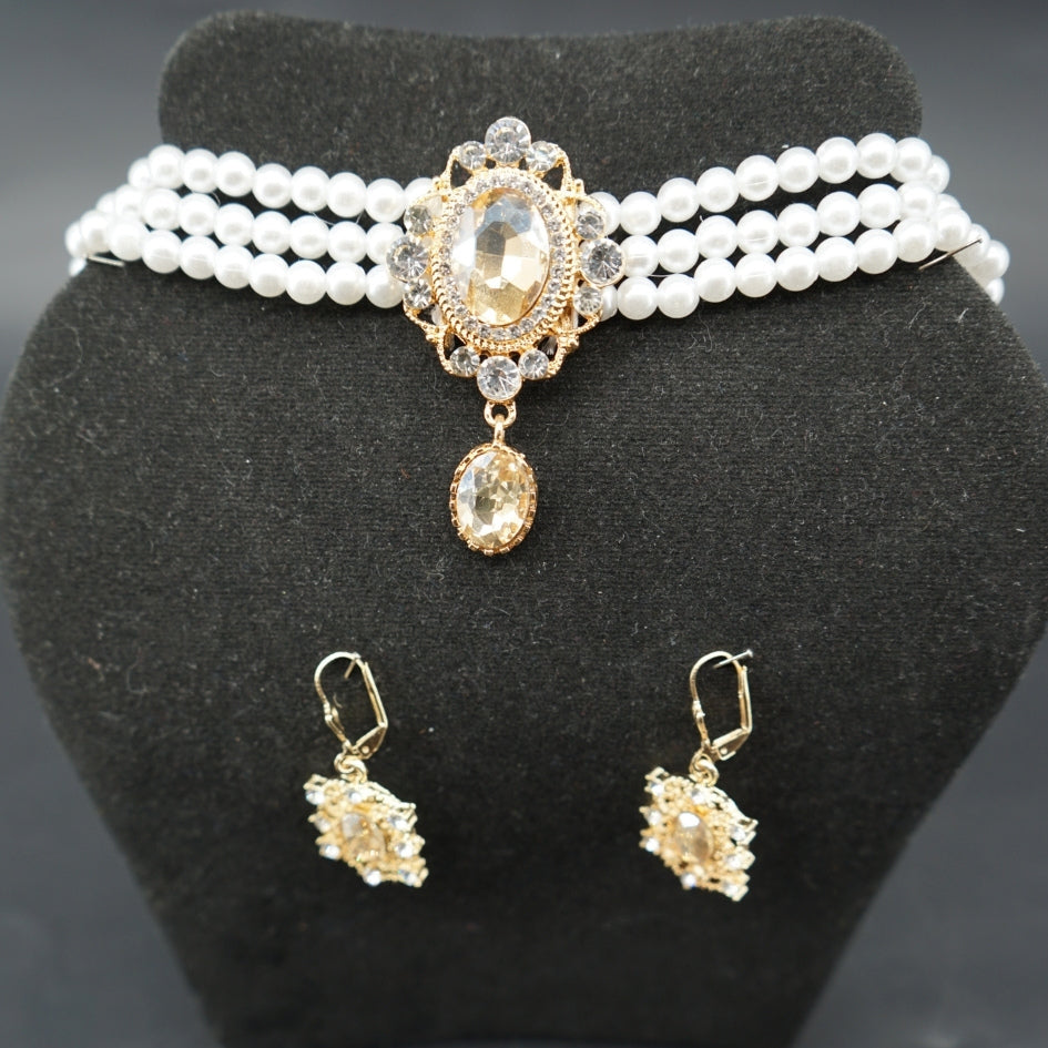 Collier " choker " triple rang perles blanches & boucles brillantes – Fait main