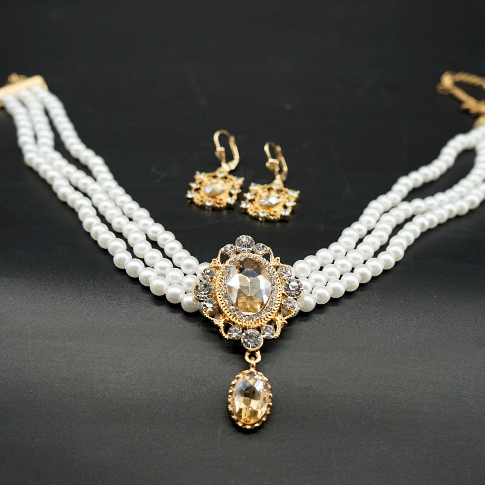 Collier " choker " triple rang perles blanches & boucles brillantes – Fait main