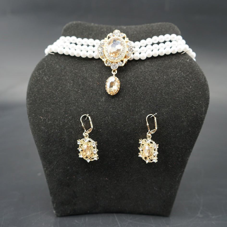 Collier " choker " triple rang perles blanches & boucles brillantes – Fait main