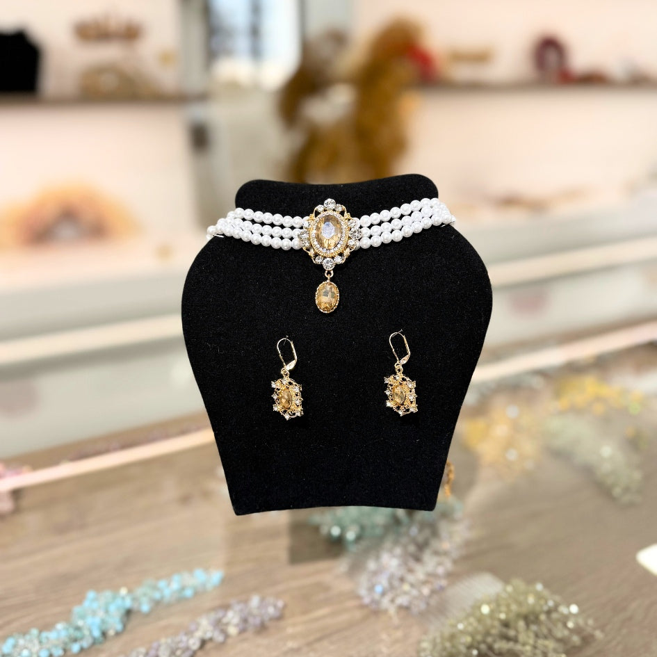 Collier " choker " triple rang perles blanches & boucles brillantes – Fait main