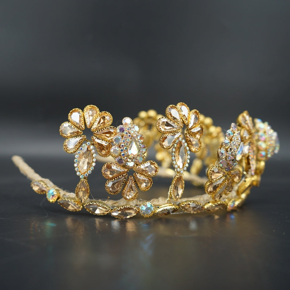 Diadème doré avec cristaux scintillants, couronne de mariage élégante