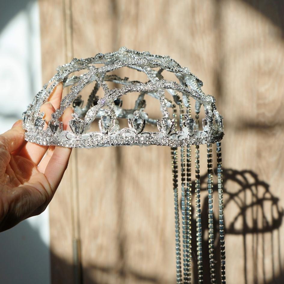 Couronne Style Chapeau Blanc Avec Chain