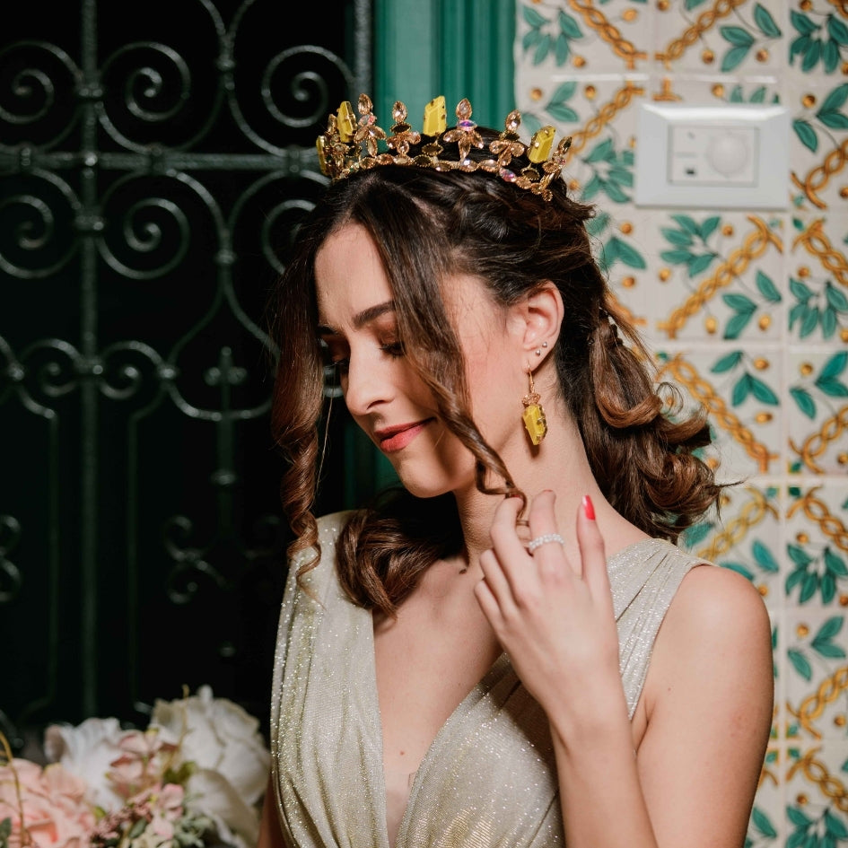Couronne de mariage avec des perles jeune