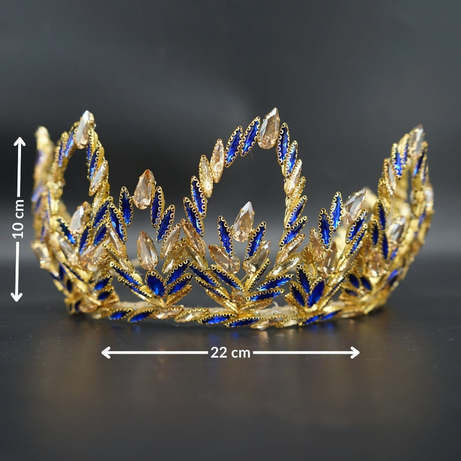 Couronne de soirée dorée avec détails bleu royal